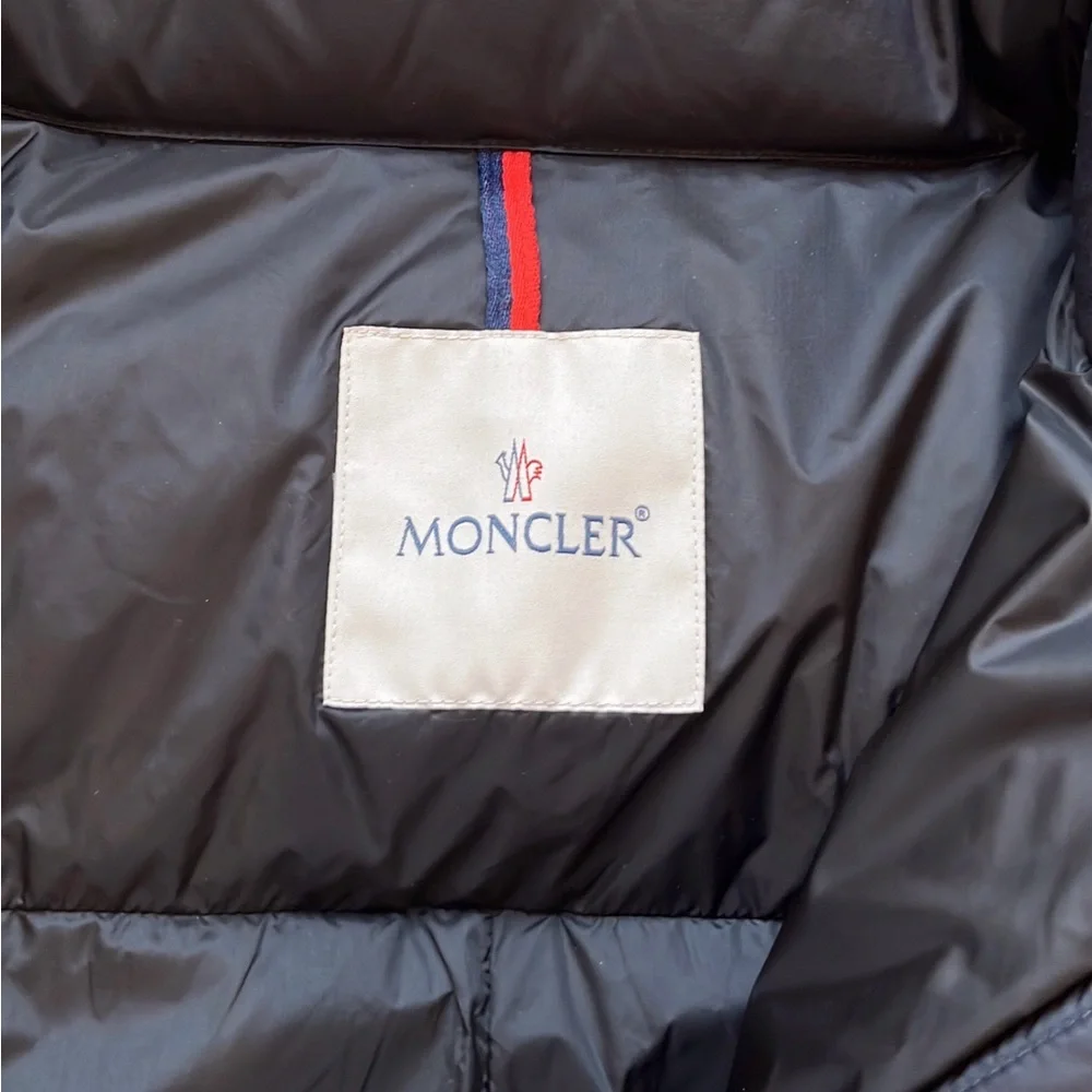 NWOT Moncler Women Navy Puffer Coat with Belt, Size 3 = L - Picture 3 of 5